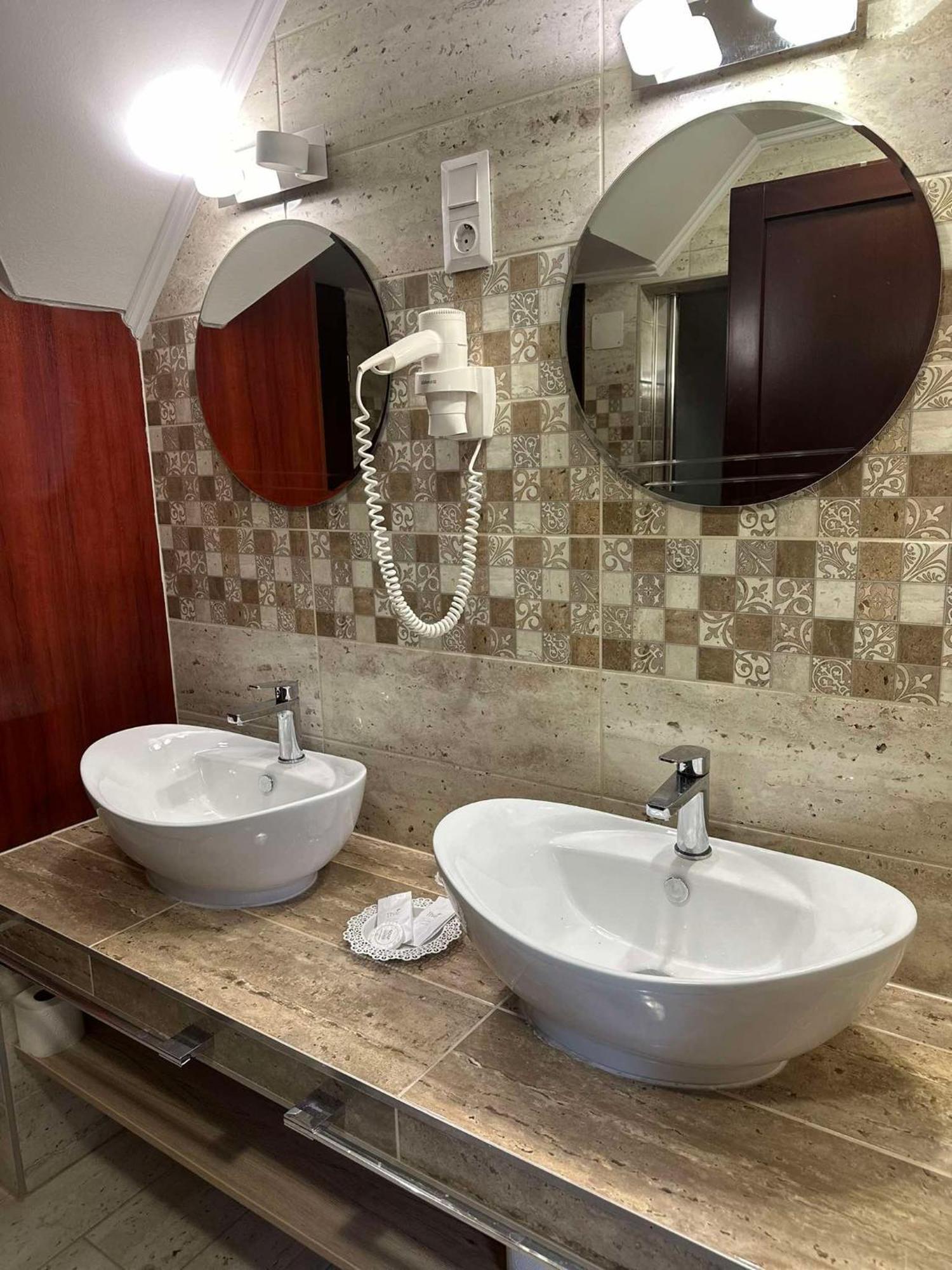 Aqua Villa 埃格尔 外观 照片